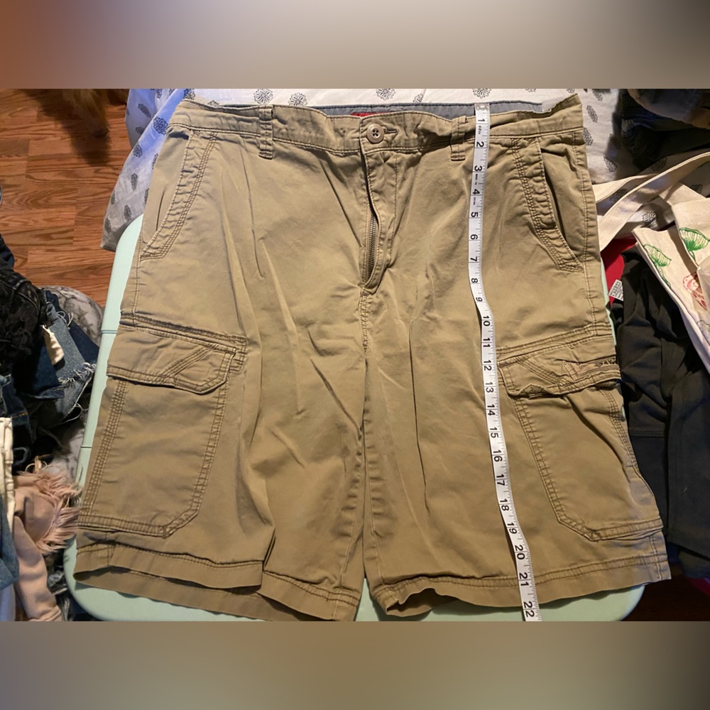 Unionbay Khaki Cargo shorts in men’s size 38.